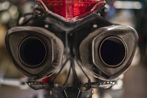 Mi moto hace mucho ruido al circular, ¿me pueden multar?